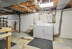 350 Hollywood Dr — Photo 17