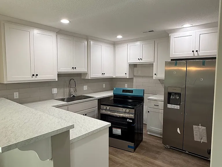 105 W Benton St #A — Photo 15