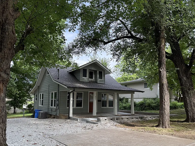 327 S Duncan Ave — Photo 3