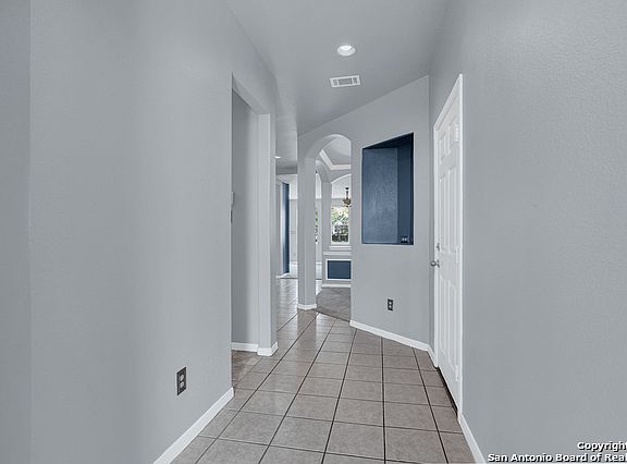 5th image of 2033 Warwick Pl