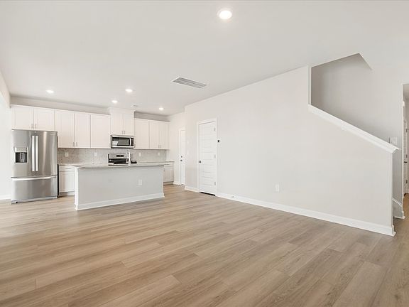 Welcome to the Dallas floorplan at Village White Pine.