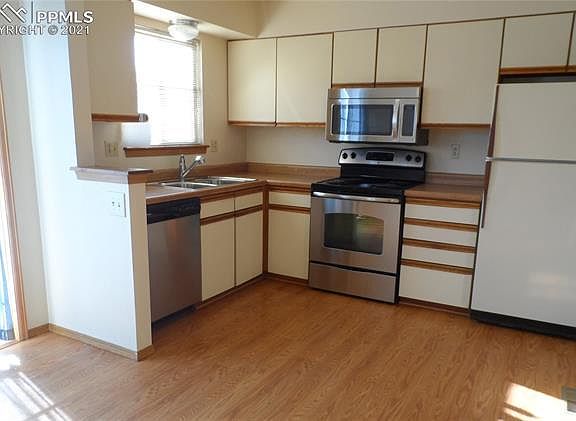 2nd image of 7957 Lexington Park Dr