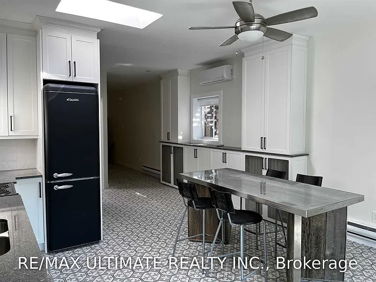 1065B Saint Clair Ave W — Photo 4