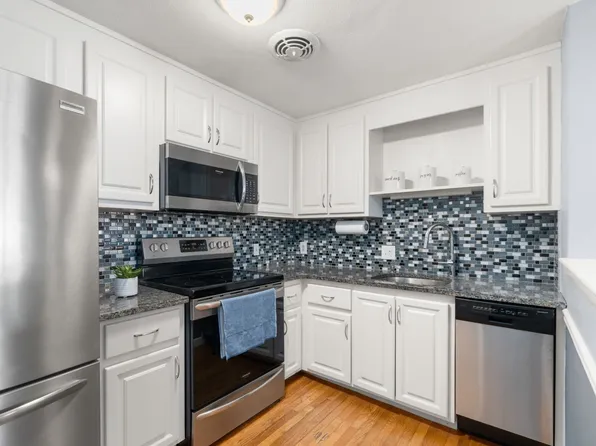 32 Whitman Rd APT 1-4, Waltham, MA 02453