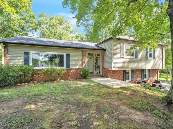 196 E Lake Dr, Laurens, SC 29360