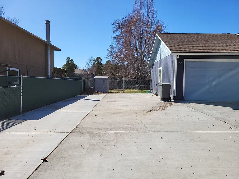 1872 Alder Ave #A & B — Photo 13
