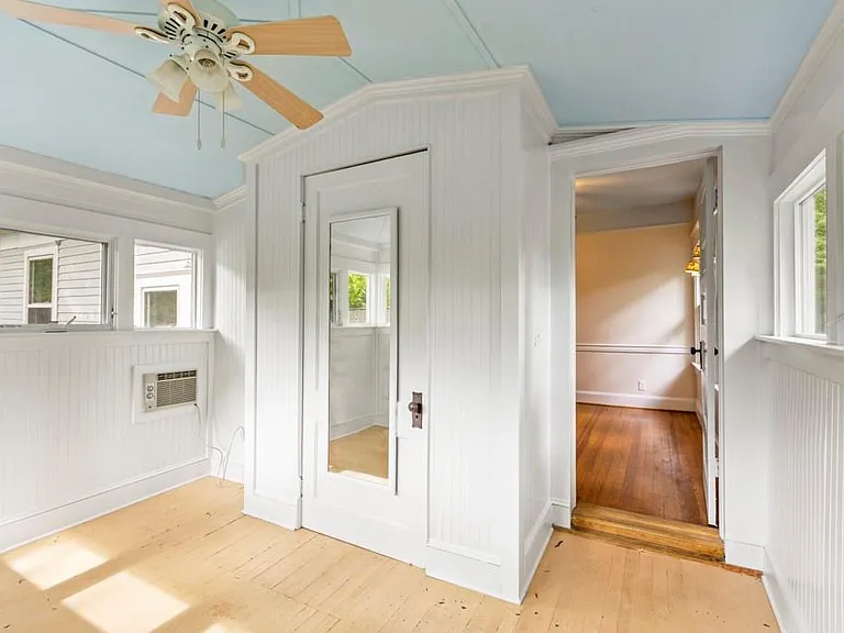 327 Adams St — Photo 20