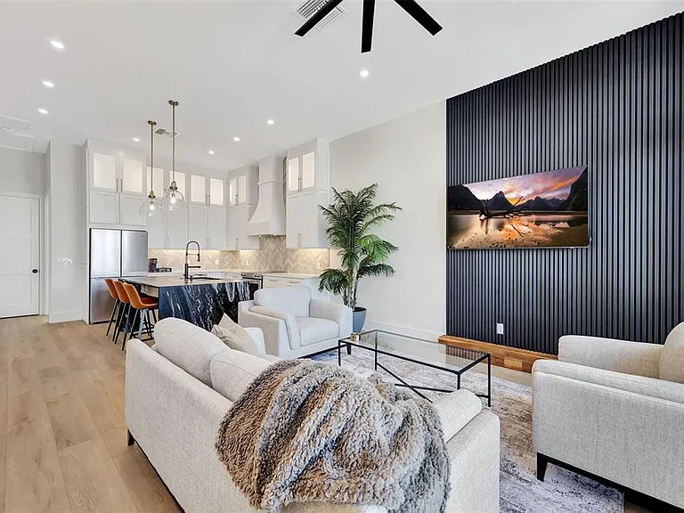 341 Albert St — Photo 15