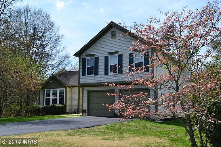 1st image of 10 Mundy Ln