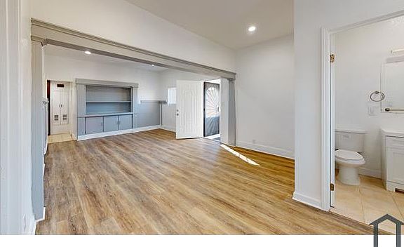 4th image of 4801 S Hoover St #B
