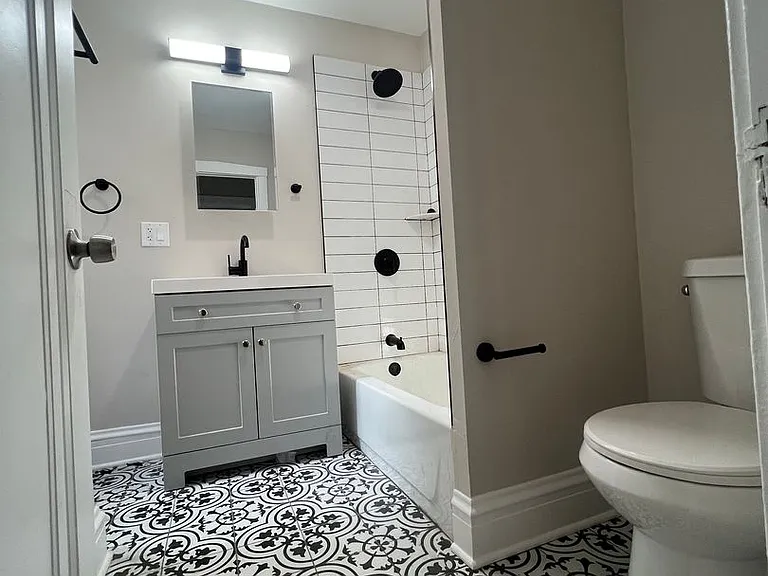 2854-58 W Barry Ave #3101-05 — Photo 7