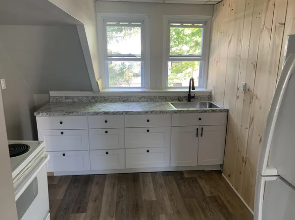 204 Main St #3, Claremont, NH 03743