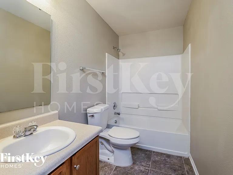 340 Kendall Dr — Photo 15