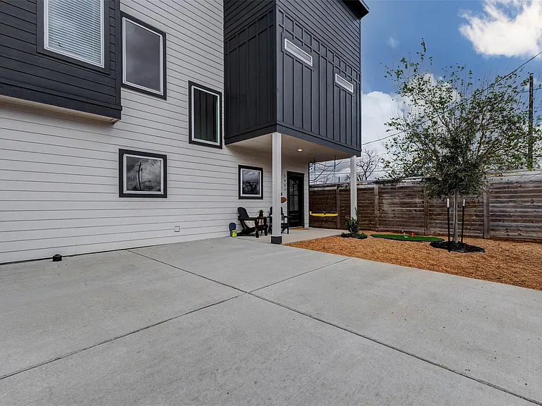 5407 Lee St — Photo 4