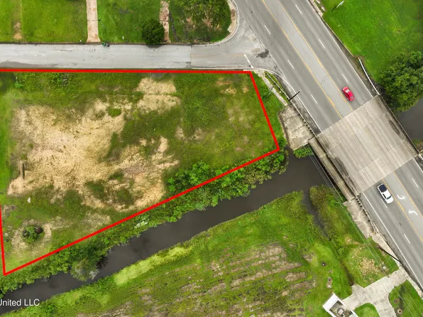 Bienville Dr, Biloxi, MS 39532