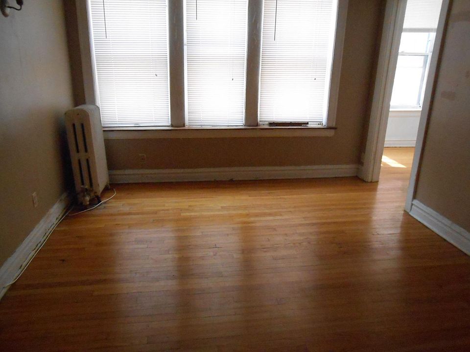 2nd image of 434 W Surf St #K1