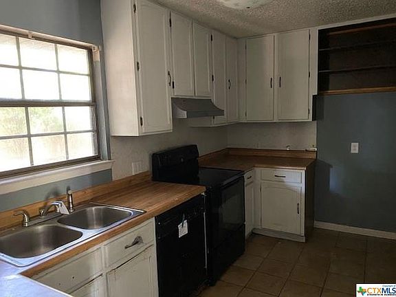 3rd image of 1005 Lindsey Cir