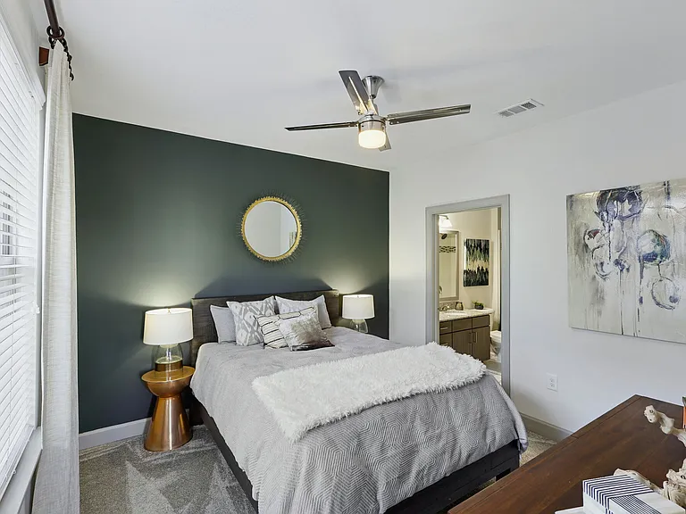 One Metrocenter — Photo 15