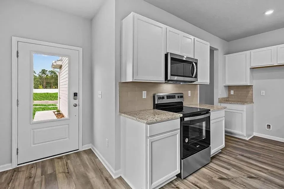 3 bed, 2.5 bath, 1795 sqft, $2,399 — Photo 4