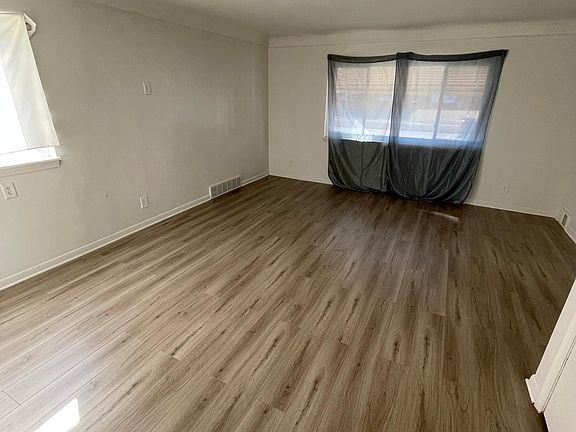 2nd image of 26260 Pinehurst St