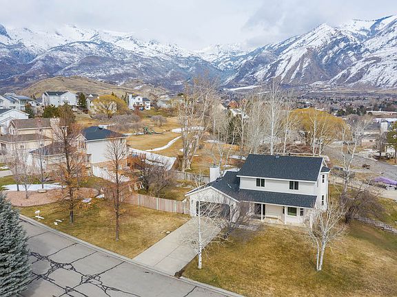 Home with HOA Commons