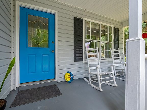 3rd image of 134 Small Pond Rd