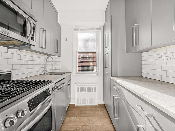 4th image of 400 E 54th St APT 10G