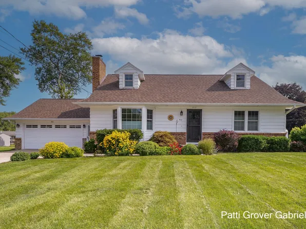 913 Bailey Park Dr NE, Grand Rapids, MI 49525