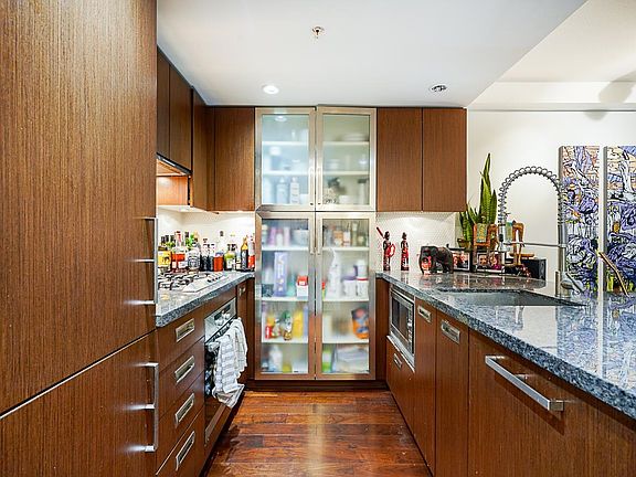 3rd image of 1055 Richards St #210
