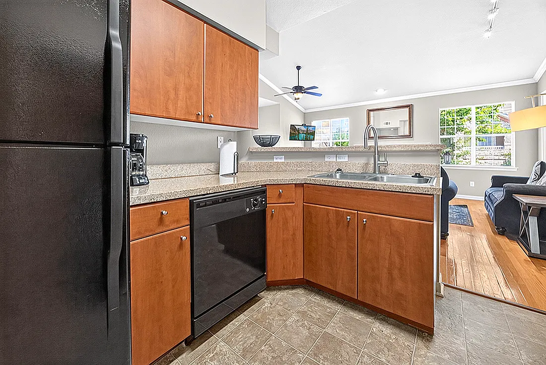 Stone Manor Apartment Homes — Photo 4