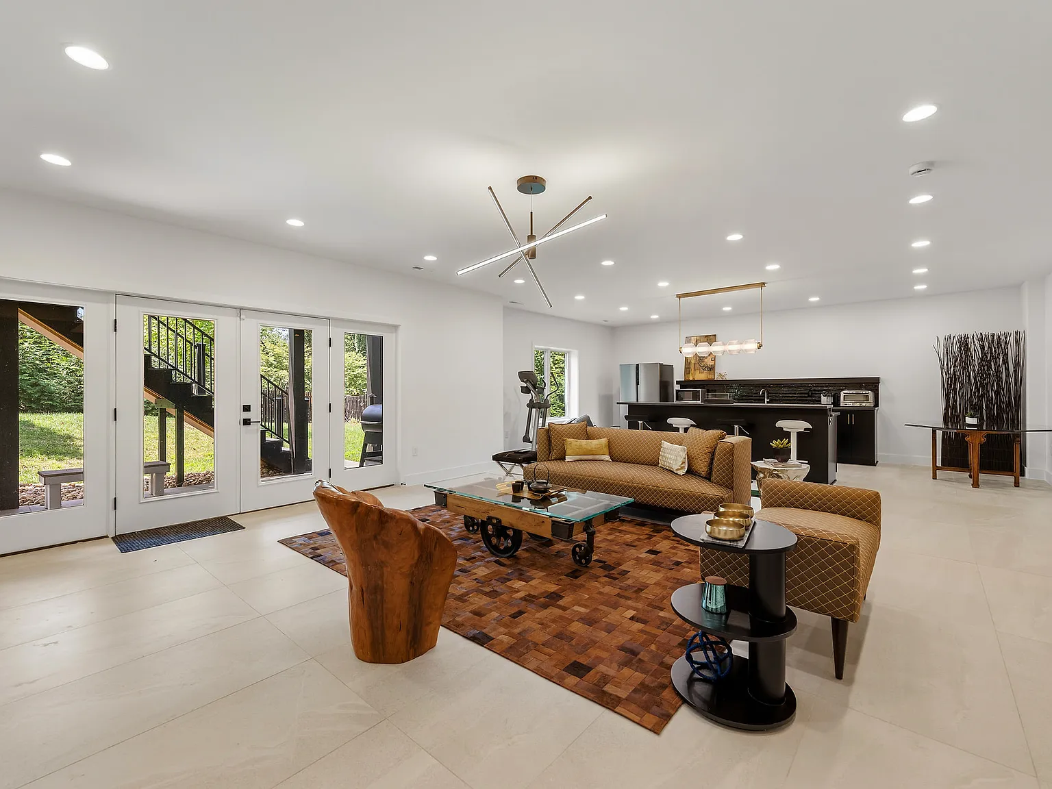 6 bed, 6.5 bath, 8000 sqft, $13,000 — Photo 4