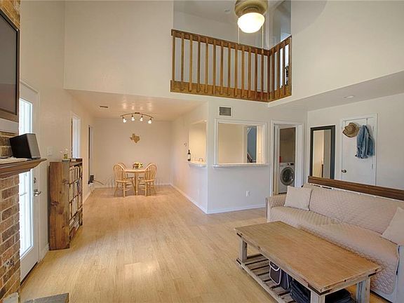 5th image of 2116 Holly Hill Ln