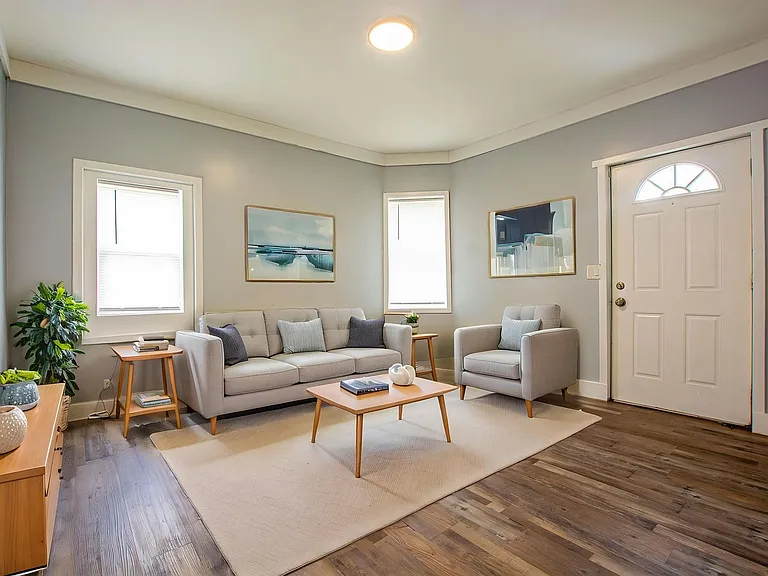 2523 Ames Ave — Photo 1
