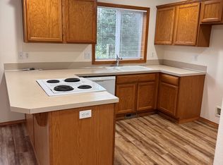 443 S Ivy St, Canby, OR 97013