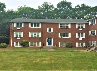 37 Briarwood Ln APT E, Branford, CT 06405