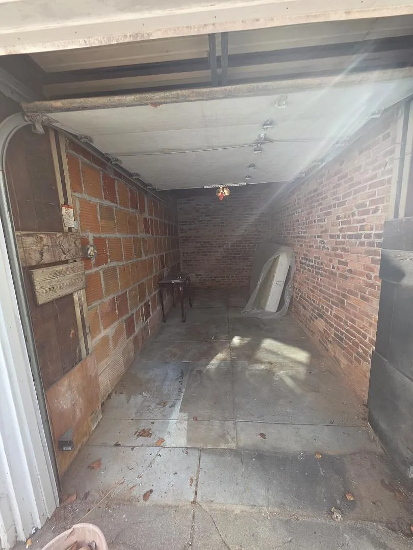 11 S Richmond Ave - Garage R — Photo 1