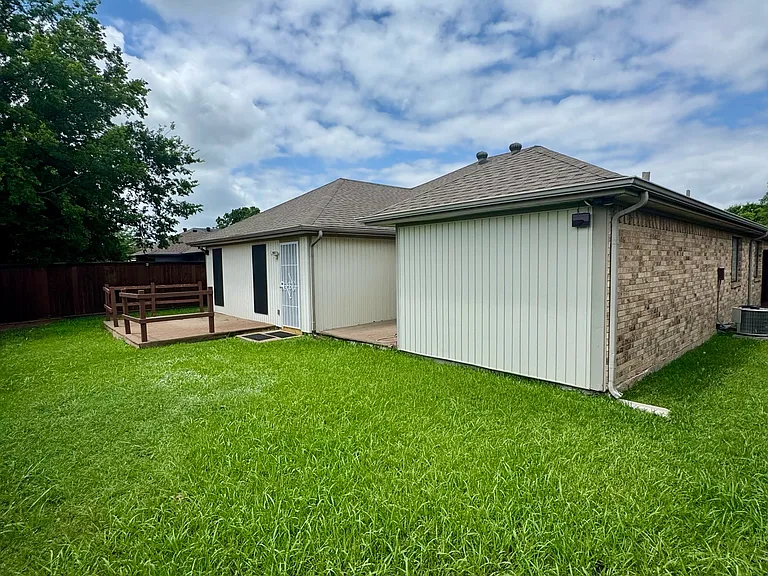 3205 Hillcrest Dr — Photo 14