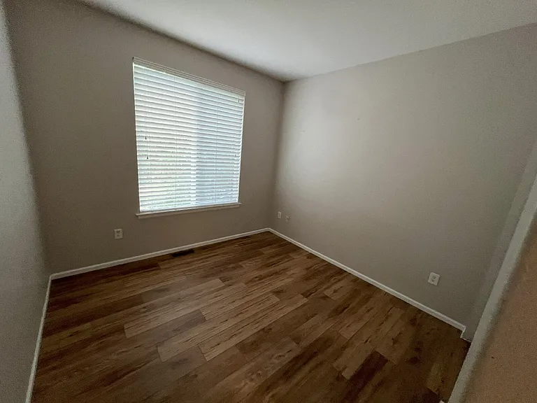 5420 Heatherton Ln — Photo 11