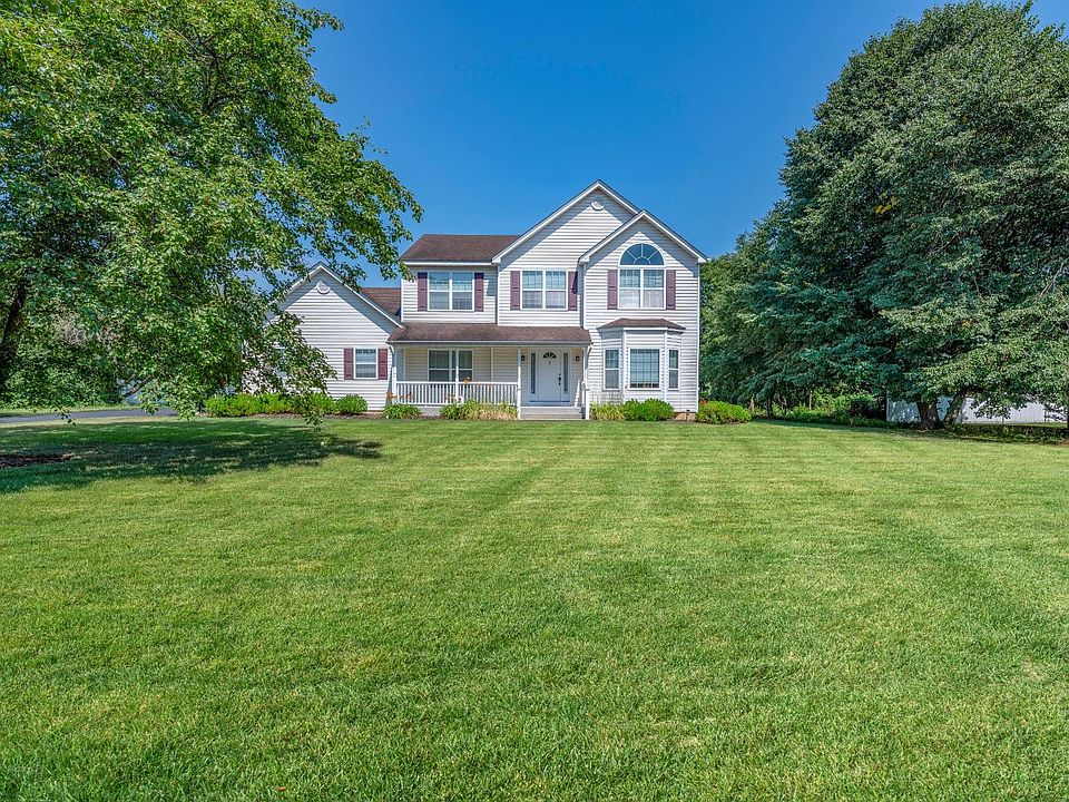 1st image of 3 Barberry Ln