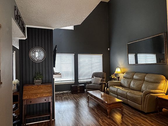 2nd image of 4838 Club Dr