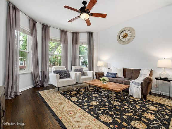 3rd image of 3924 N Oakley Ave #2