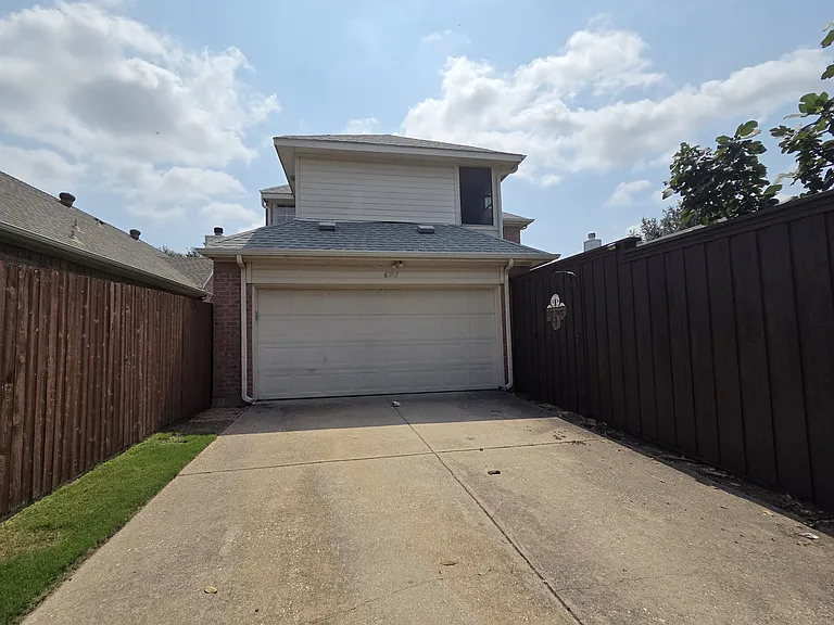 6917 Barbican Dr — Photo 15