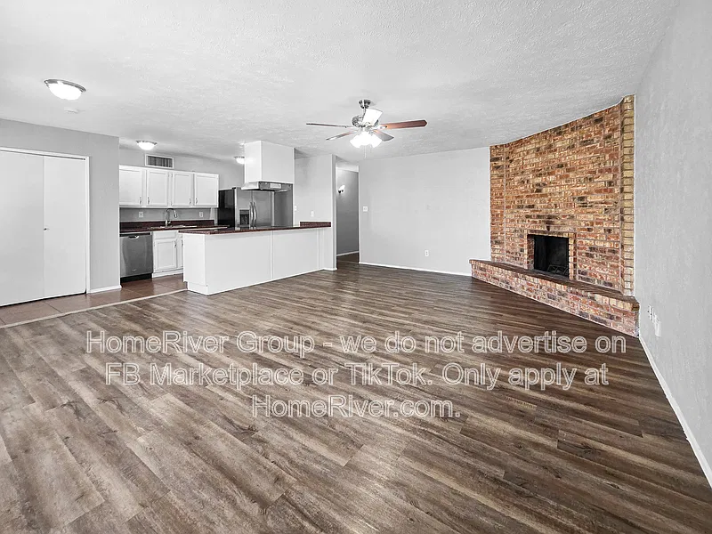 3 bed, 2.0 bath, 1383 sqft, $1,945 — Photo 2