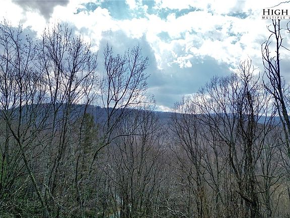 5th image of 148 Rhododendron Drive