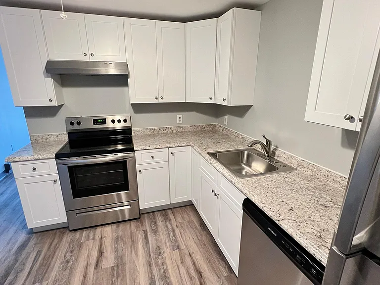 12 E Side Dr #12 — Photo 3