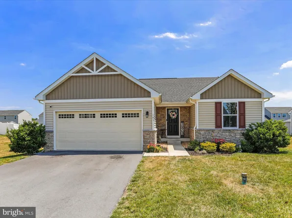 141 Banks Ave, Bunker Hill, WV 25413