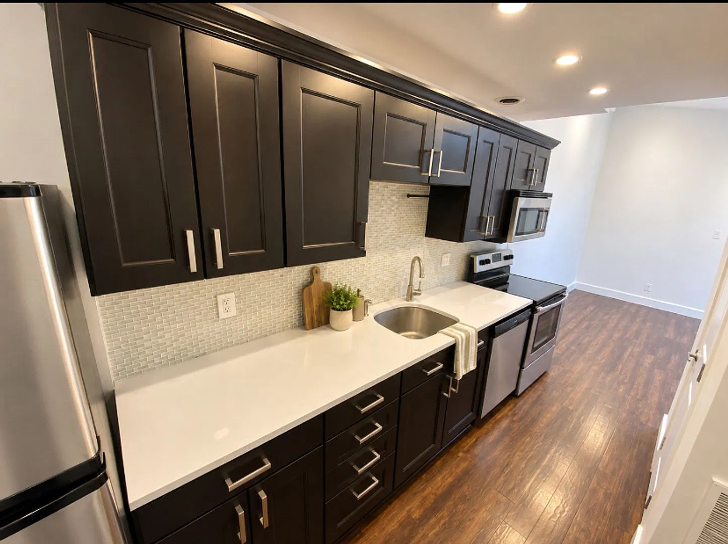 Bright Old City Living | 1BR with Skylight, Galley Kitchen & In-Unit Laundry — Photo 3