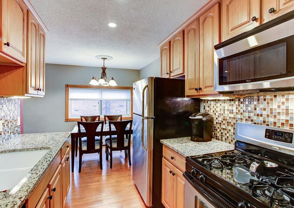 1st image of 333 8th St SE APT 212