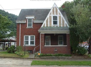 209 6th Ave, Montgomery, WV 25136