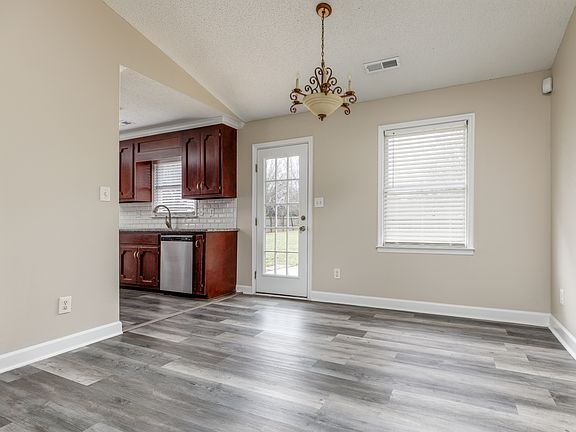 4th image of 220 Saddle Rock Ct